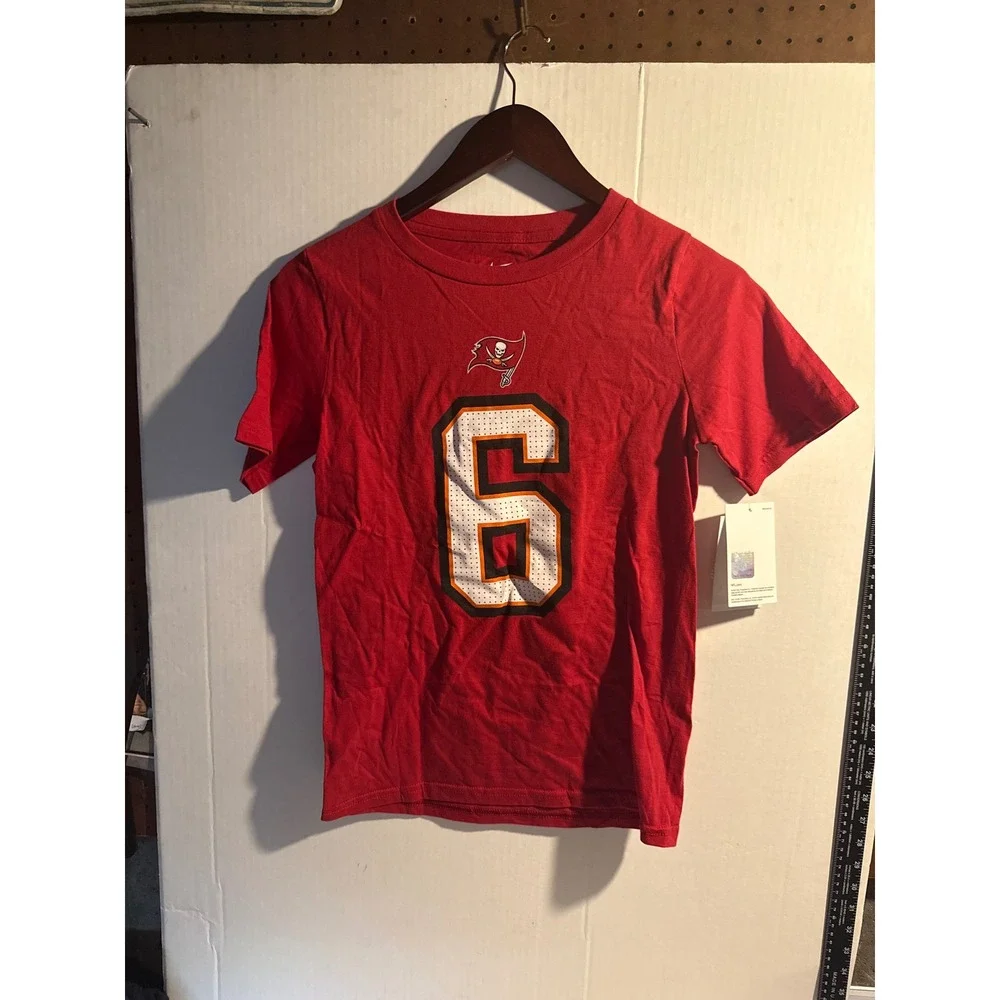 Nike Tampa Bay Buccaneers Baker Mayfield 6 Youth Red T-Shirt‎ Size Medium 10/12